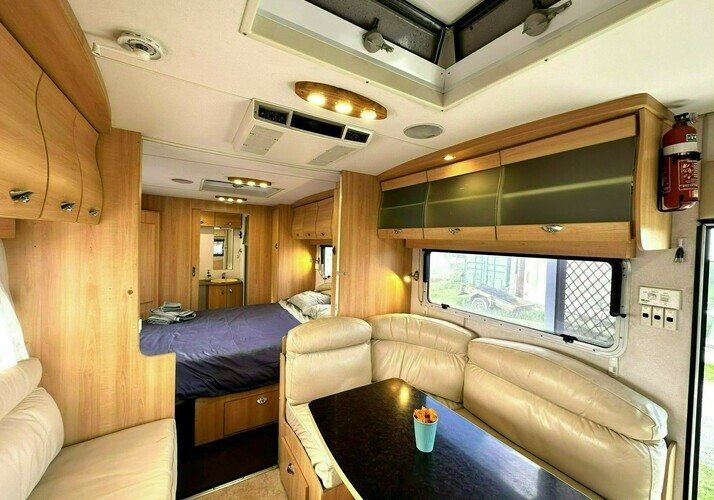 Image of a Caravan - Image 0