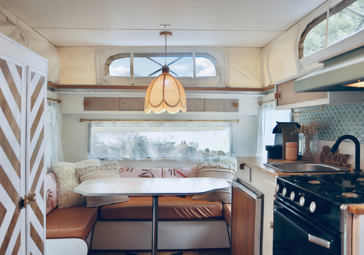 Image of a Caravan - Image 0