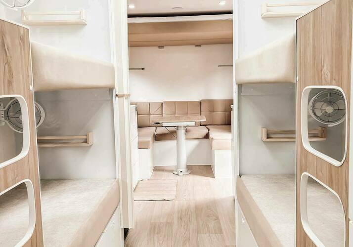 Image of a Caravan - Image 0