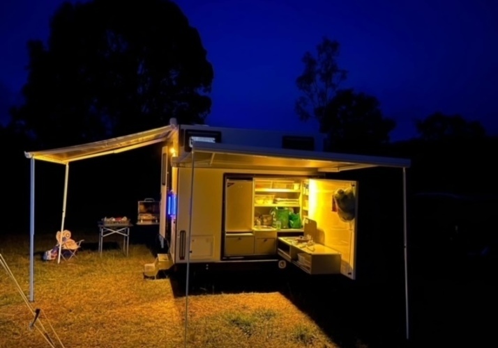 Image of a Caravan - Image 0